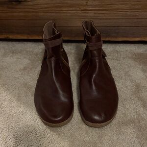 b.o.c. Brown Leather Ankle Boots Side Zip Tassel – Women’s Size 8M